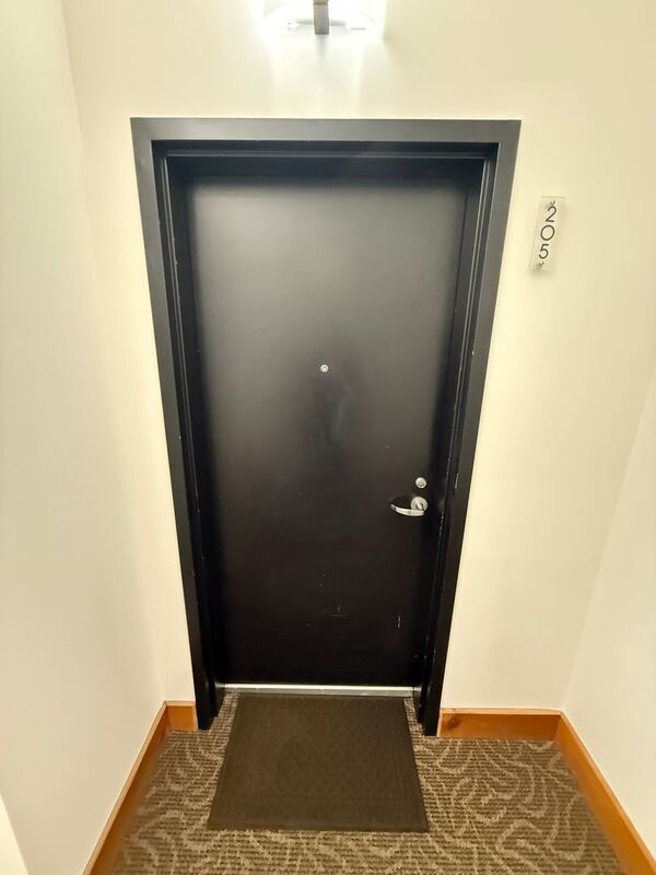 $1,445 First 3 Months Downtown Salem, Alcove Studio, 1 Bath, w/Washer & Dryer in Unit, CALL TO SCHEDULE A VIEWING, AVAILABLE NOW! property image