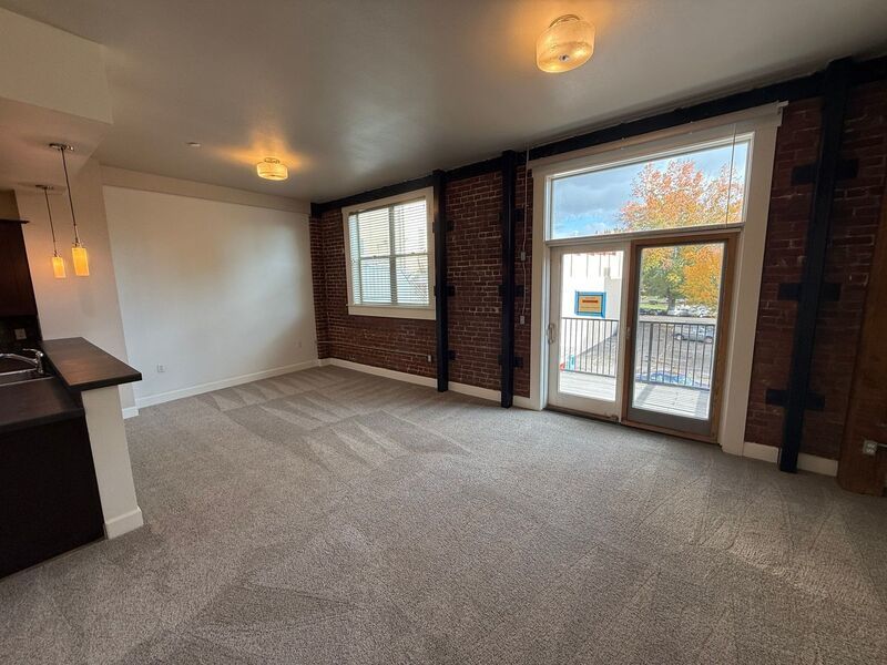 $1,445 First 3 Months Downtown Salem, Alcove Studio, 1 Bath, w/Washer & Dryer in Unit, CALL TO SCHEDULE A VIEWING, AVAILABLE NOW! property image