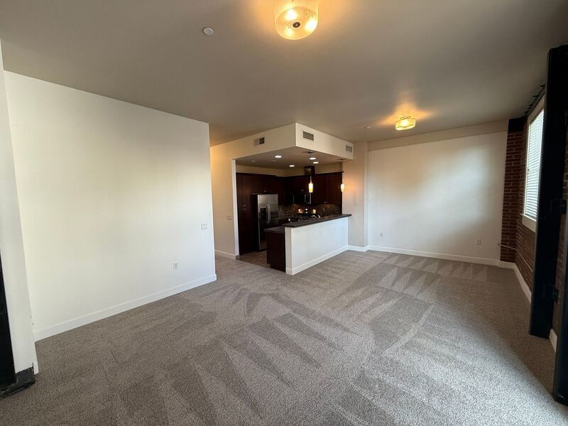 $1,445 First 3 Months Downtown Salem, Alcove Studio, 1 Bath, w/Washer & Dryer in Unit, CALL TO SCHEDULE A VIEWING, AVAILABLE NOW! property image