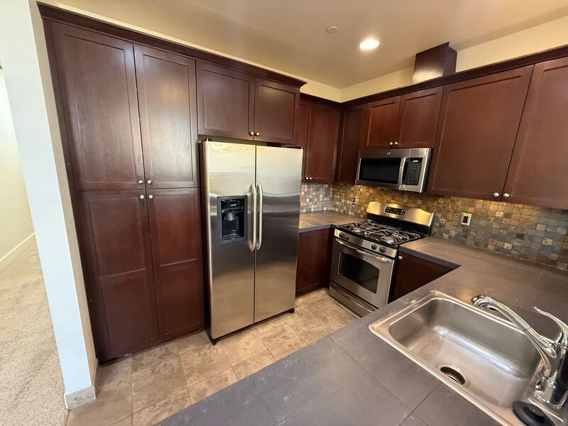 $1,445 First 3 Months Downtown Salem, Alcove Studio, 1 Bath, w/Washer & Dryer in Unit, CALL TO SCHEDULE A VIEWING, AVAILABLE NOW! property image