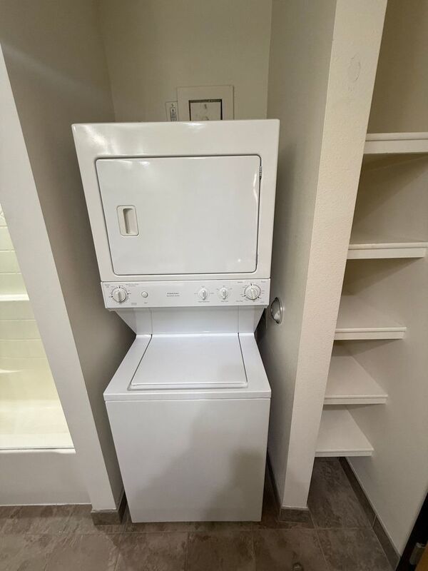 $1,445 First 3 Months Downtown Salem, Alcove Studio, 1 Bath, w/Washer & Dryer in Unit, CALL TO SCHEDULE A VIEWING, AVAILABLE NOW! property image