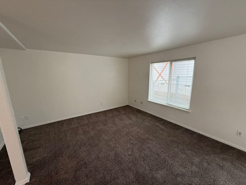 $1,475 First 3 Months, NE Salem 2 Bed + Bonus Room, 1.5 Bath, Town House, AVAILABLE NOW! property image