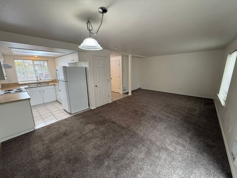 $1,475 First 3 Months, NE Salem 2 Bed + Bonus Room, 1.5 Bath, Town House, AVAILABLE NOW! property image