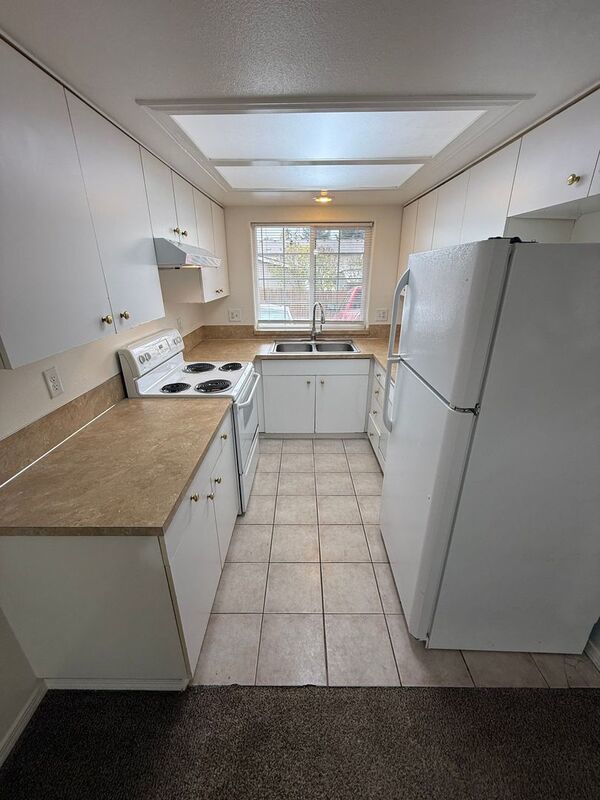 $1,475 First 3 Months, NE Salem 2 Bed + Bonus Room, 1.5 Bath, Town House, AVAILABLE NOW! property image