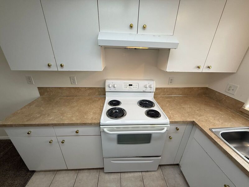 $1,475 First 3 Months, NE Salem 2 Bed + Bonus Room, 1.5 Bath, Town House, AVAILABLE NOW! property image