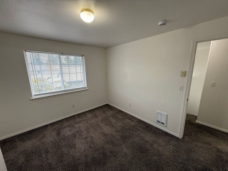 $1,475 First 3 Months, NE Salem 2 Bed + Bonus Room, 1.5 Bath, Town House, AVAILABLE NOW! property image