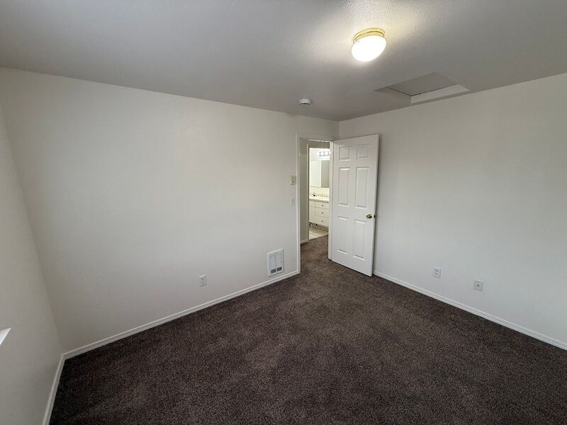 $1,475 First 3 Months, NE Salem 2 Bed + Bonus Room, 1.5 Bath, Town House, AVAILABLE NOW! property image