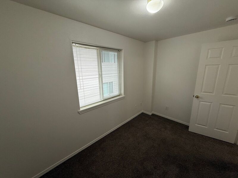 $1,475 First 3 Months, NE Salem 2 Bed + Bonus Room, 1.5 Bath, Town House, AVAILABLE NOW! property image