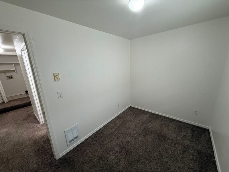 $1,475 First 3 Months, NE Salem 2 Bed + Bonus Room, 1.5 Bath, Town House, AVAILABLE NOW! property image