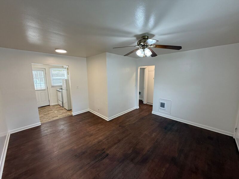 SE Salem 1 Bed, 1 Bath, in a 8-plex, AVAILABLE NOW! property image