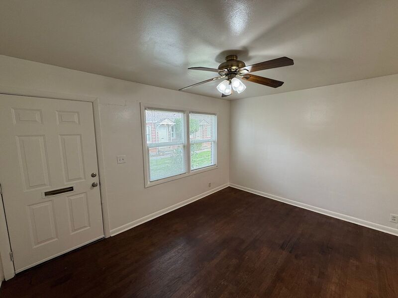 SE Salem 1 Bed, 1 Bath, in a 8-plex, AVAILABLE NOW! property image