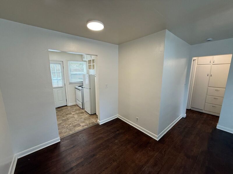 SE Salem 1 Bed, 1 Bath, in a 8-plex, AVAILABLE NOW! property image