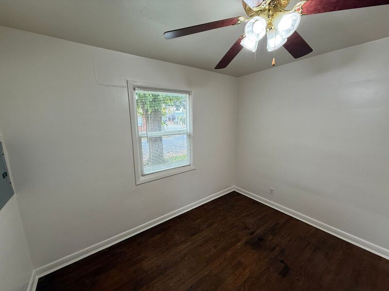 SE Salem 1 Bed, 1 Bath, in a 8-plex, AVAILABLE NOW! property image