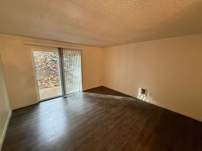 $1095 First 3 Months, NW Salem 1 Bed 1 Bath 1st Floor Apartment, W/S/G Paid, AVAILABLE NOW! property image