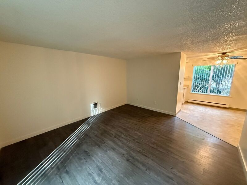 $1095 First 3 Months, NW Salem 1 Bed 1 Bath 1st Floor Apartment, W/S/G Paid, AVAILABLE NOW! property image