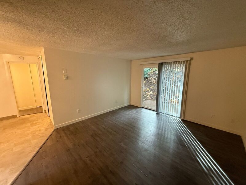 $1095 First 3 Months, NW Salem 1 Bed 1 Bath 1st Floor Apartment, W/S/G Paid, AVAILABLE NOW! property image