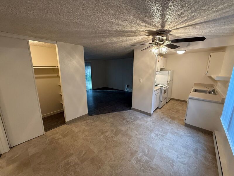 $1095 First 3 Months, NW Salem 1 Bed 1 Bath 1st Floor Apartment, W/S/G Paid, AVAILABLE NOW! property image