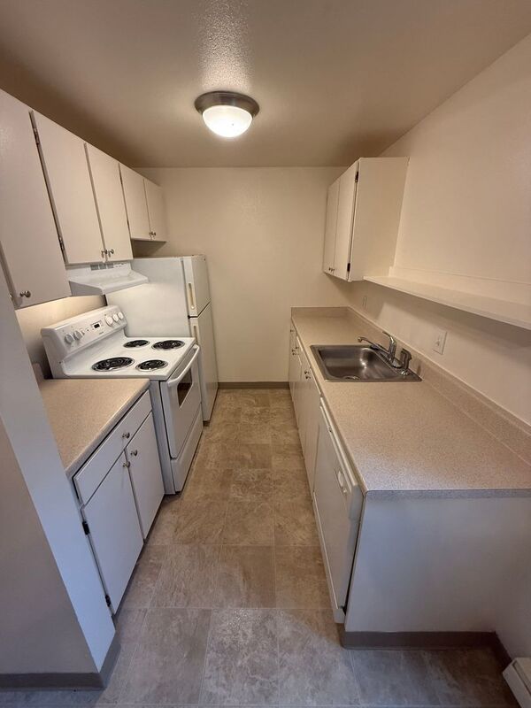 $1095 First 3 Months, NW Salem 1 Bed 1 Bath 1st Floor Apartment, W/S/G Paid, AVAILABLE NOW! property image