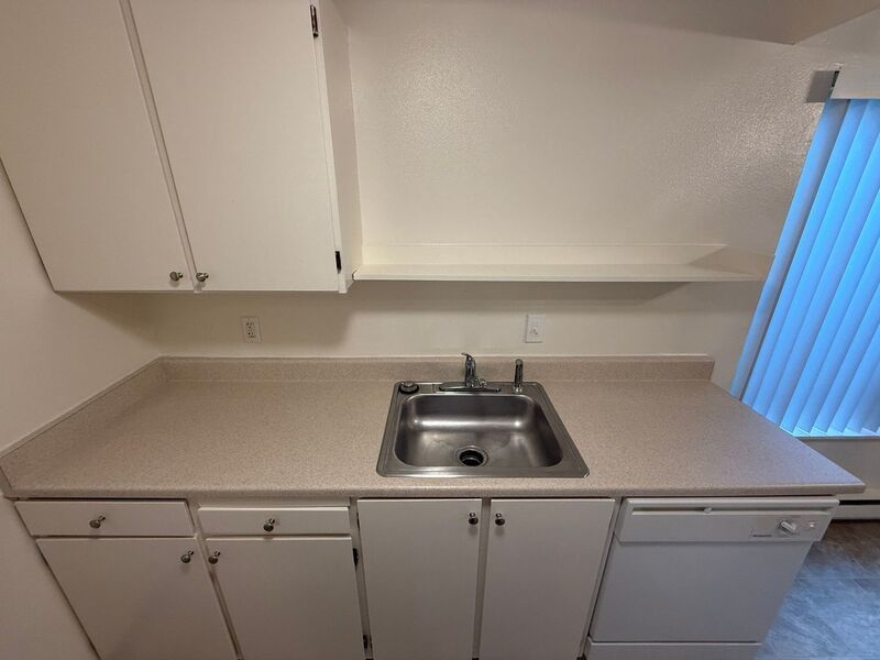 $1095 First 3 Months, NW Salem 1 Bed 1 Bath 1st Floor Apartment, W/S/G Paid, AVAILABLE NOW! property image