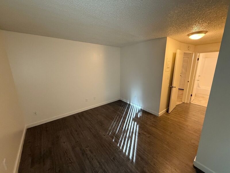 $1095 First 3 Months, NW Salem 1 Bed 1 Bath 1st Floor Apartment, W/S/G Paid, AVAILABLE NOW! property image