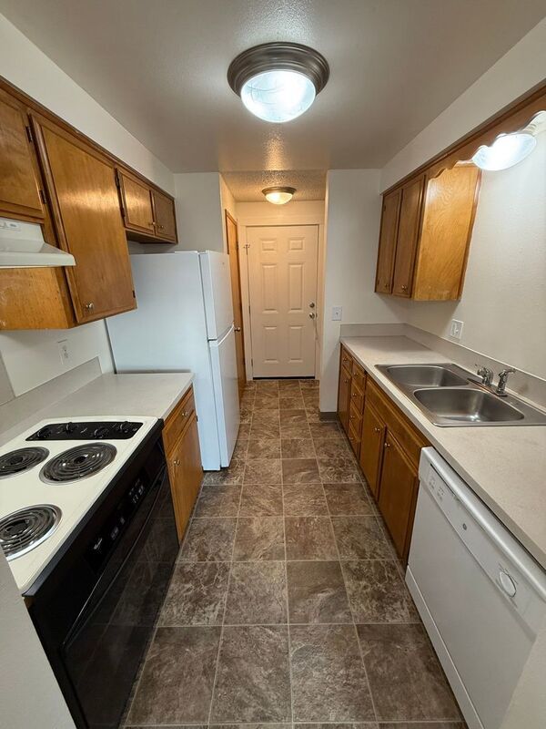 $1,195 First 3 Months, NW Salem, 1 Bed, 1 Bath, 1 Story Cottage, W/S/G Paid, W/D In Unit, AVAILABLE NOW! property image