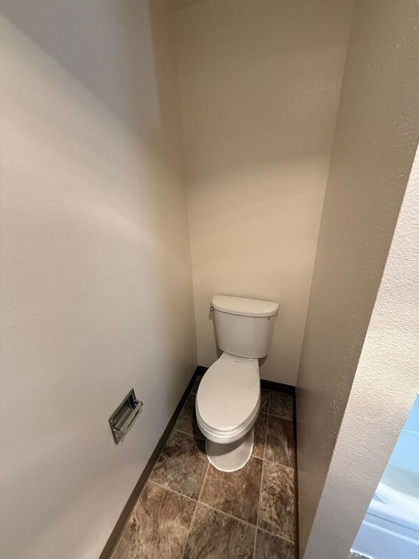 $1,195 First 3 Months, NW Salem, 1 Bed, 1 Bath, 1 Story Cottage, W/S/G Paid, W/D In Unit, AVAILABLE NOW! property image