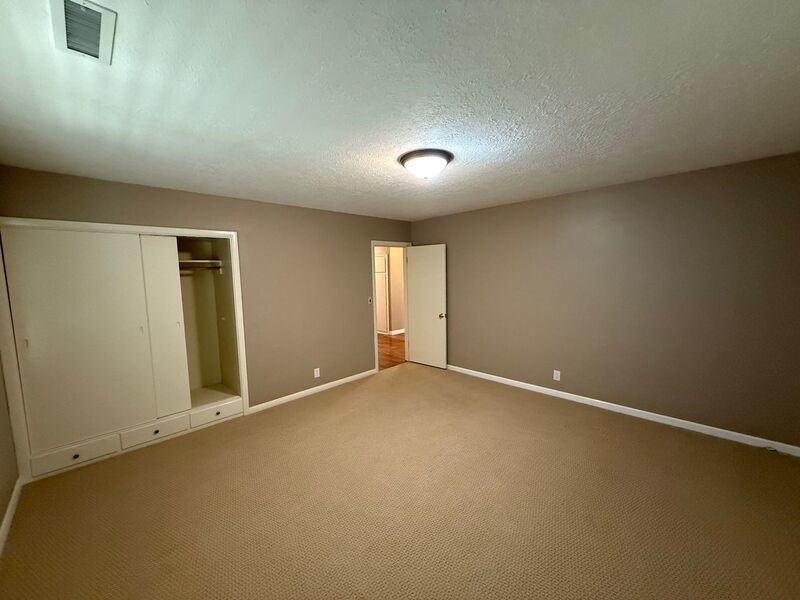 Space & Style in Keizer: Don't Miss This Beautiful 4 Bed + 4 Bonus Rooms, 3 Bath Single Family Home, AVAILABLE NOW! property image