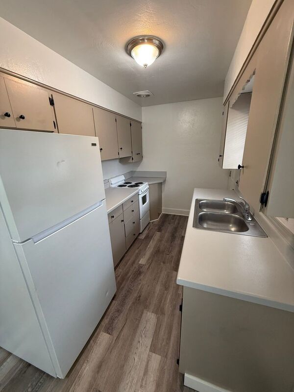 $895 First 3 Months, Charming & Convenient! 1 Bed/1 Bath Near DT – Pet Friendly, AVAILABLE NOW! property image