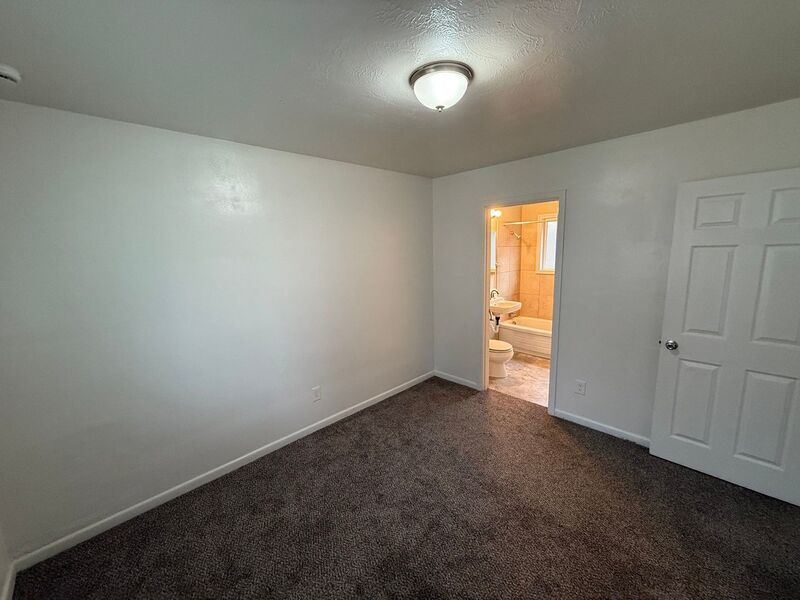 $895 First 3 Months, Charming & Convenient! 1 Bed/1 Bath Near DT – Pet Friendly, AVAILABLE NOW! property image