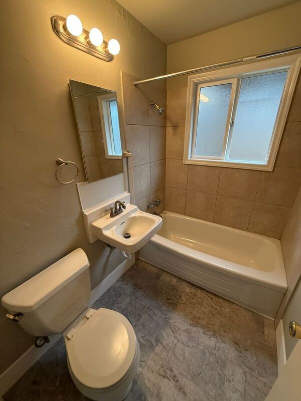 $895 First 3 Months, Charming & Convenient! 1 Bed/1 Bath Near DT – Pet Friendly, AVAILABLE NOW! property image