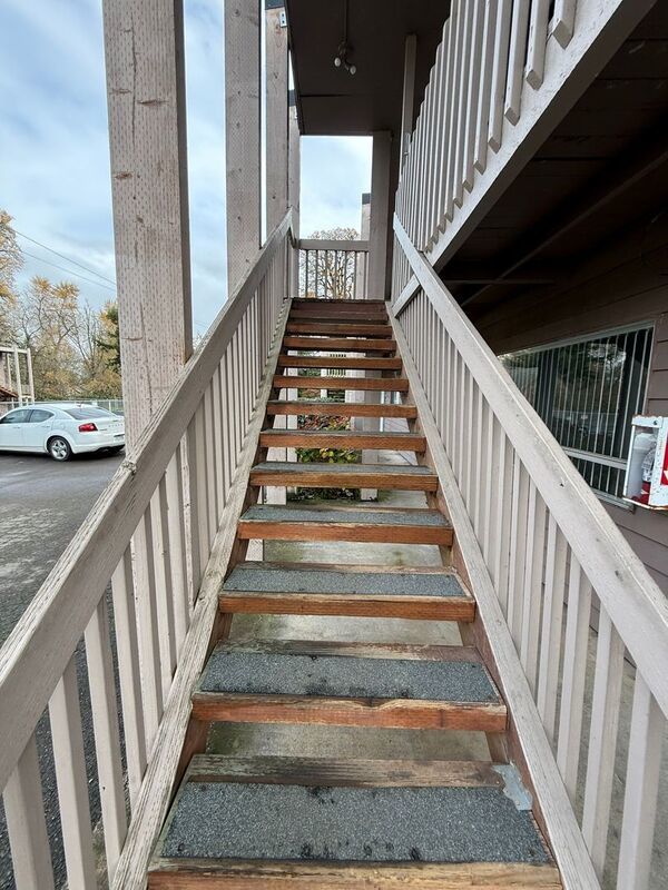 $1145 First 3 Months, SW Dallas 2 Bed, 1 Bath, 2nd Floor Apartment, W/S/G Paid, AVAILABLE NOW! property image