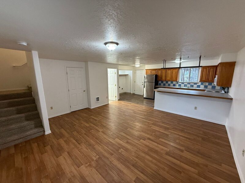 $1,595 First 3 Months, S Salem 3 Bed, 2 Bath, Townhouse, Washer & Dryer Hook-Ups, AVAILABLE NOW! property image