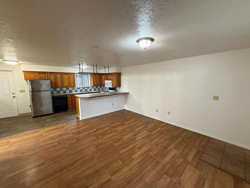 $1,595 First 3 Months, S Salem 3 Bed, 2 Bath, Townhouse, Washer & Dryer Hook-Ups, AVAILABLE NOW! property image