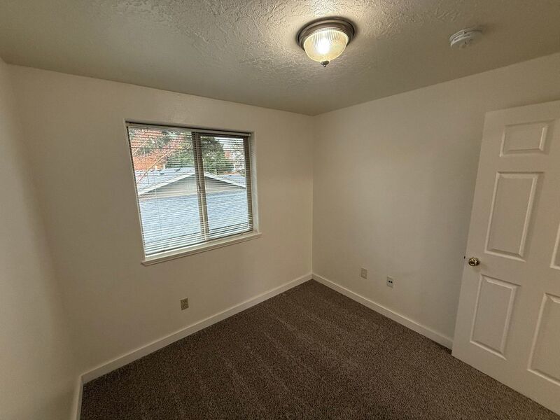 $1,595 First 3 Months, S Salem 3 Bed, 2 Bath, Townhouse, Washer & Dryer Hook-Ups, AVAILABLE NOW! property image