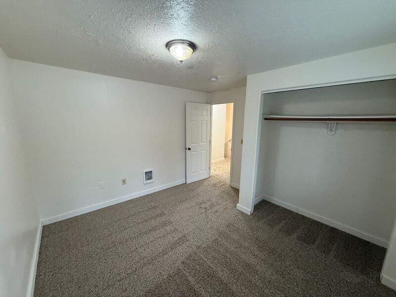$1,595 First 3 Months, S Salem 3 Bed, 2 Bath, Townhouse, Washer & Dryer Hook-Ups, AVAILABLE NOW! property image
