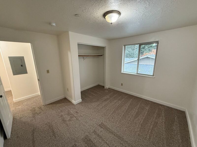 $1,595 First 3 Months, S Salem 3 Bed, 2 Bath, Townhouse, Washer & Dryer Hook-Ups, AVAILABLE NOW! property image