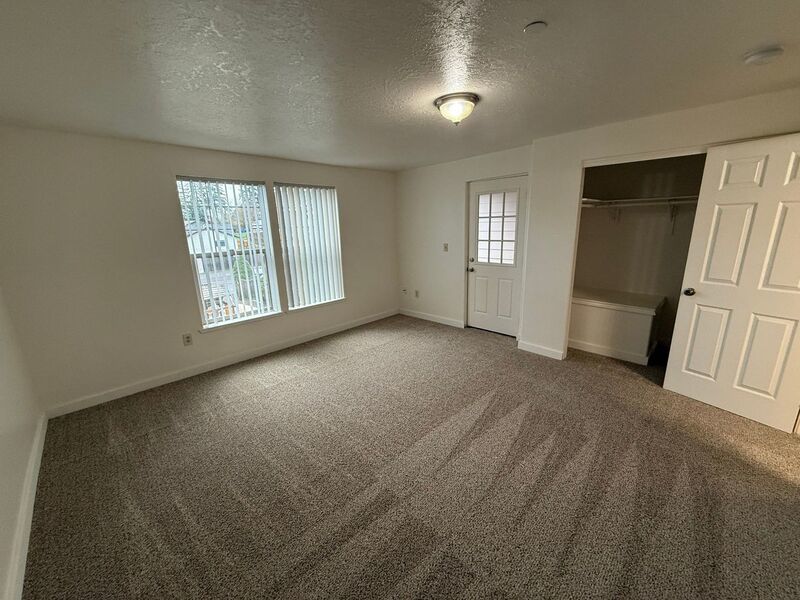 $1,595 First 3 Months, S Salem 3 Bed, 2 Bath, Townhouse, Washer & Dryer Hook-Ups, AVAILABLE NOW! property image