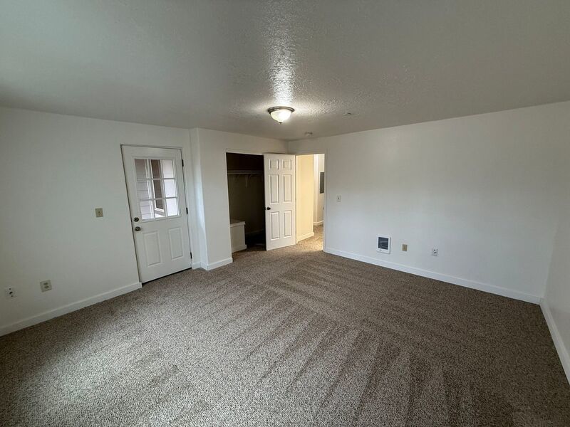 $1,595 First 3 Months, S Salem 3 Bed, 2 Bath, Townhouse, Washer & Dryer Hook-Ups, AVAILABLE NOW! property image