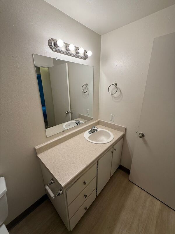 $1,145 First 3 Months, NW Salem 2 Bed, 1 Bath, 2nd Floor Apartment, Pet Friendly, AVAILABLE NOW! property image