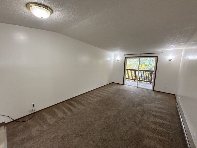 $1075 First 3 Months, SE Salem 2/1 Apartment, Close to Downtown, W/S/G Paid, AVAILABLE NOW! property image