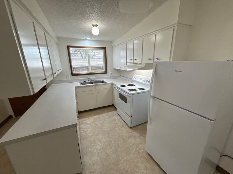 $1075 First 3 Months, SE Salem 2/1 Apartment, Close to Downtown, W/S/G Paid, AVAILABLE NOW! property image