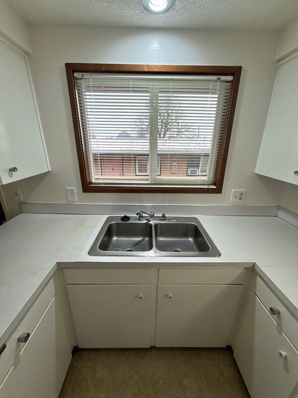 $1075 First 3 Months, SE Salem 2/1 Apartment, Close to Downtown, W/S/G Paid, AVAILABLE NOW! property image