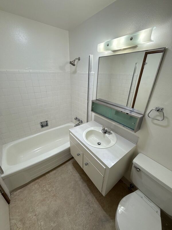 $1075 First 3 Months, SE Salem 2/1 Apartment, Close to Downtown, W/S/G Paid, AVAILABLE NOW! property image