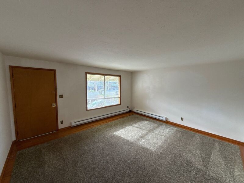 SE Salem 1 Bed 1 Bath Apartment, 2nd Floor Unit, W/S/G Paid, AVAILABLE NOW! property image