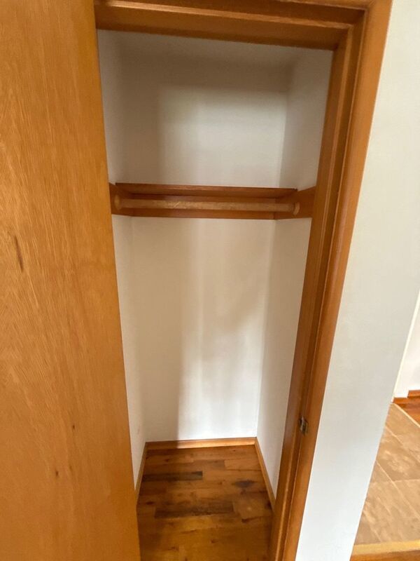 SE Salem 1 Bed 1 Bath Apartment, 2nd Floor Unit, W/S/G Paid, AVAILABLE NOW! property image