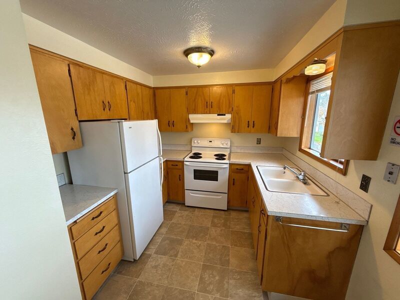 SE Salem 1 Bed 1 Bath Apartment, 2nd Floor Unit, W/S/G Paid, AVAILABLE NOW! property image