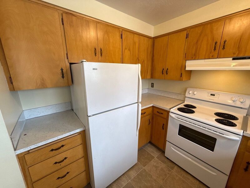 SE Salem 1 Bed 1 Bath Apartment, 2nd Floor Unit, W/S/G Paid, AVAILABLE NOW! property image