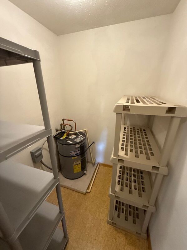 SE Salem 1 Bed 1 Bath Apartment, 2nd Floor Unit, W/S/G Paid, AVAILABLE NOW! property image