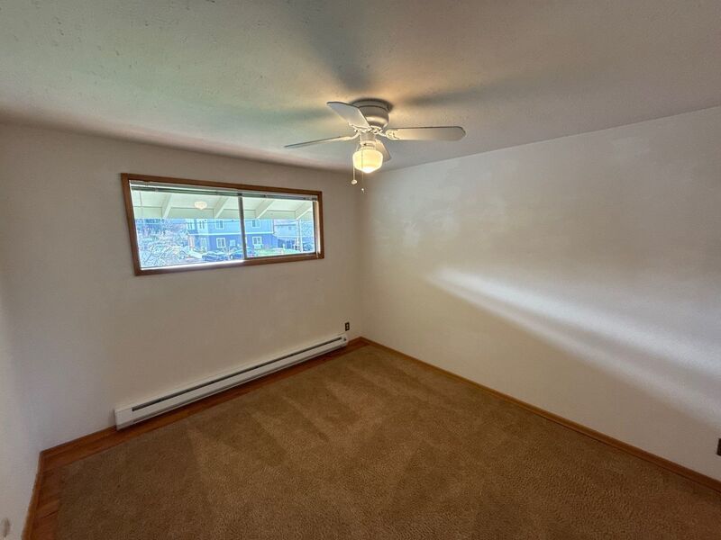SE Salem 1 Bed 1 Bath Apartment, 2nd Floor Unit, W/S/G Paid, AVAILABLE NOW! property image