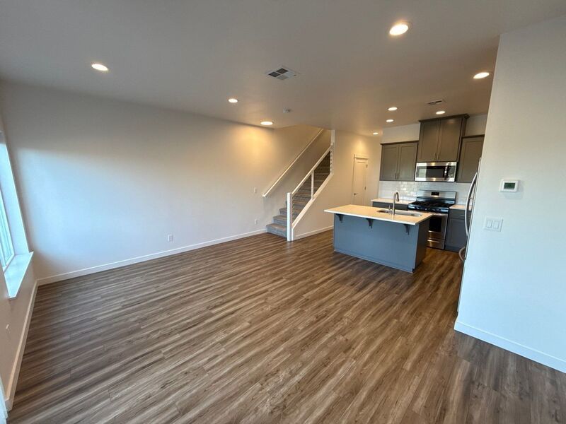 SE SALEM Beautiful 2 Bed, 2.5 Bath, Single Family Home, AVAILABLE NOW! property image